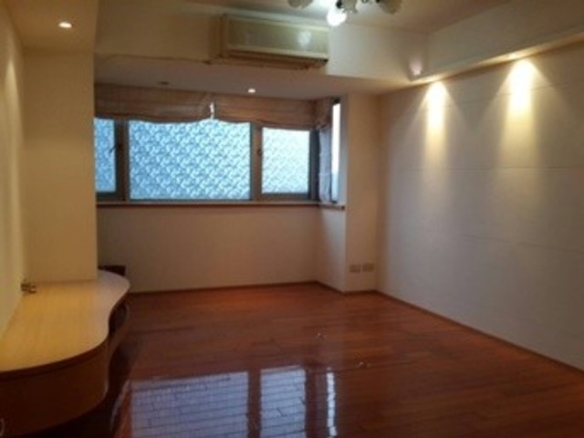 Yonghe - No. X, Lane 209, Section 2, Huanhe West Road, Yonghe District, New Taipei City, Taiwan 234 01