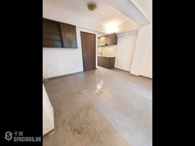 Sai Ying Pun - 16, Sai Yuen Lane 01