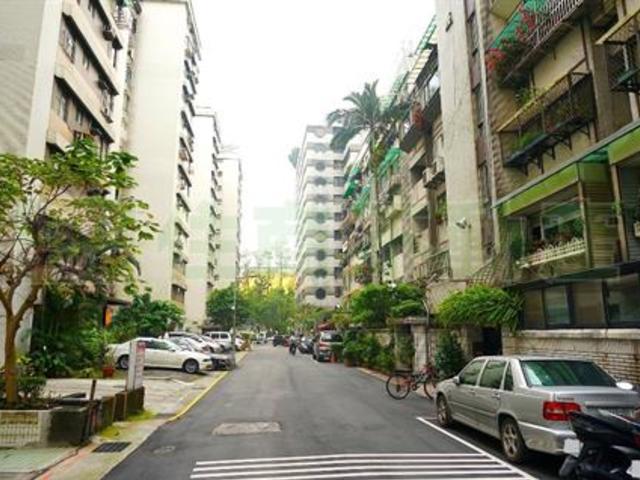 Xinyi - No. XX, Lane 32, Yixian Road, Xinyi District, Taipei City, Taiwan 110 01