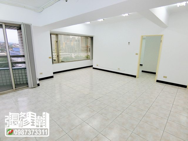 Xinyi - No. XXX, Section 3, Heping East Road, Xinyi District, Taipei City, Taiwan 110 01