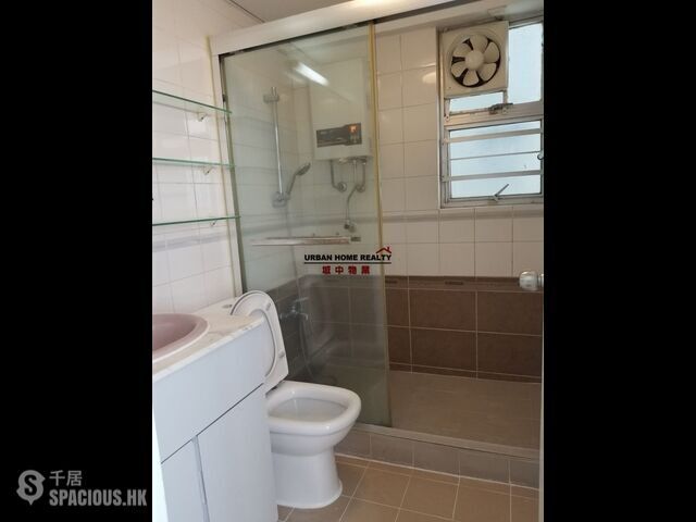 Ap Lei Chau - South Horizons Phase 3 Mei Chun Court (Block 21) 01