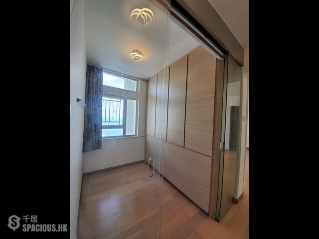 Ap Lei Chau - South Horizons Phase 2 Yee Lai Court (Block 10) 01