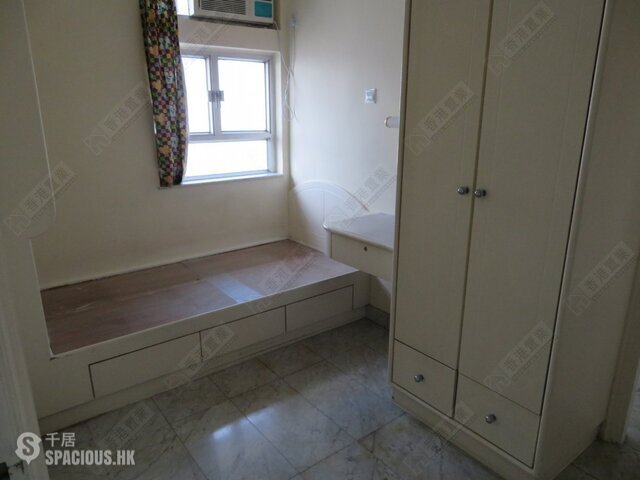 Kwai Chung - Yin Lai Court 01
