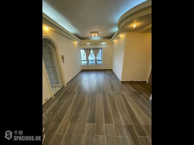 Kwai Chung - Wonderland Villas 01
