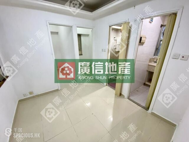 Mong Kok - Shun Fung Building 01