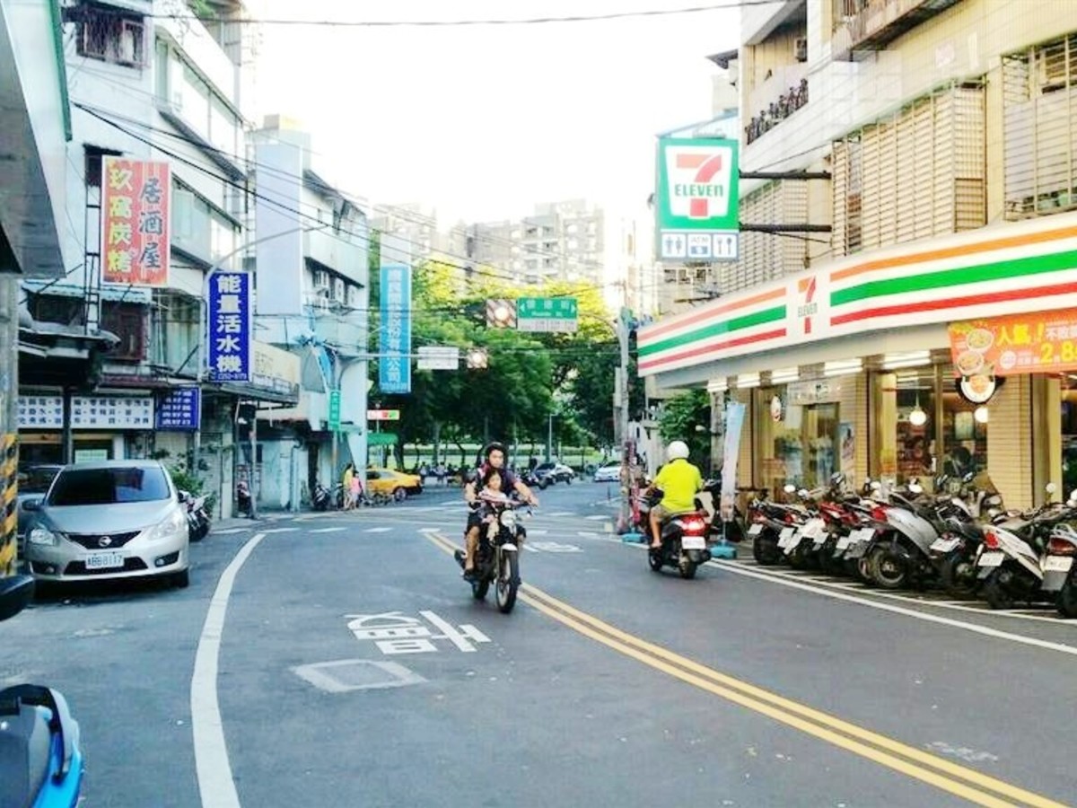 Banqiao - X Alley 26, Lane 191, Huaide Street, Banqiao, Taipei 01