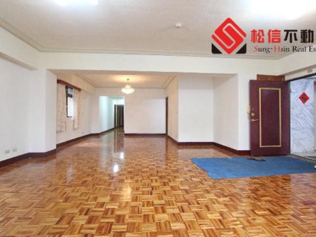 Shilin - No. X, Lane 220, Section 7, Zhongshan North Road, Shilin District, Taipei City, Taiwan 111 01