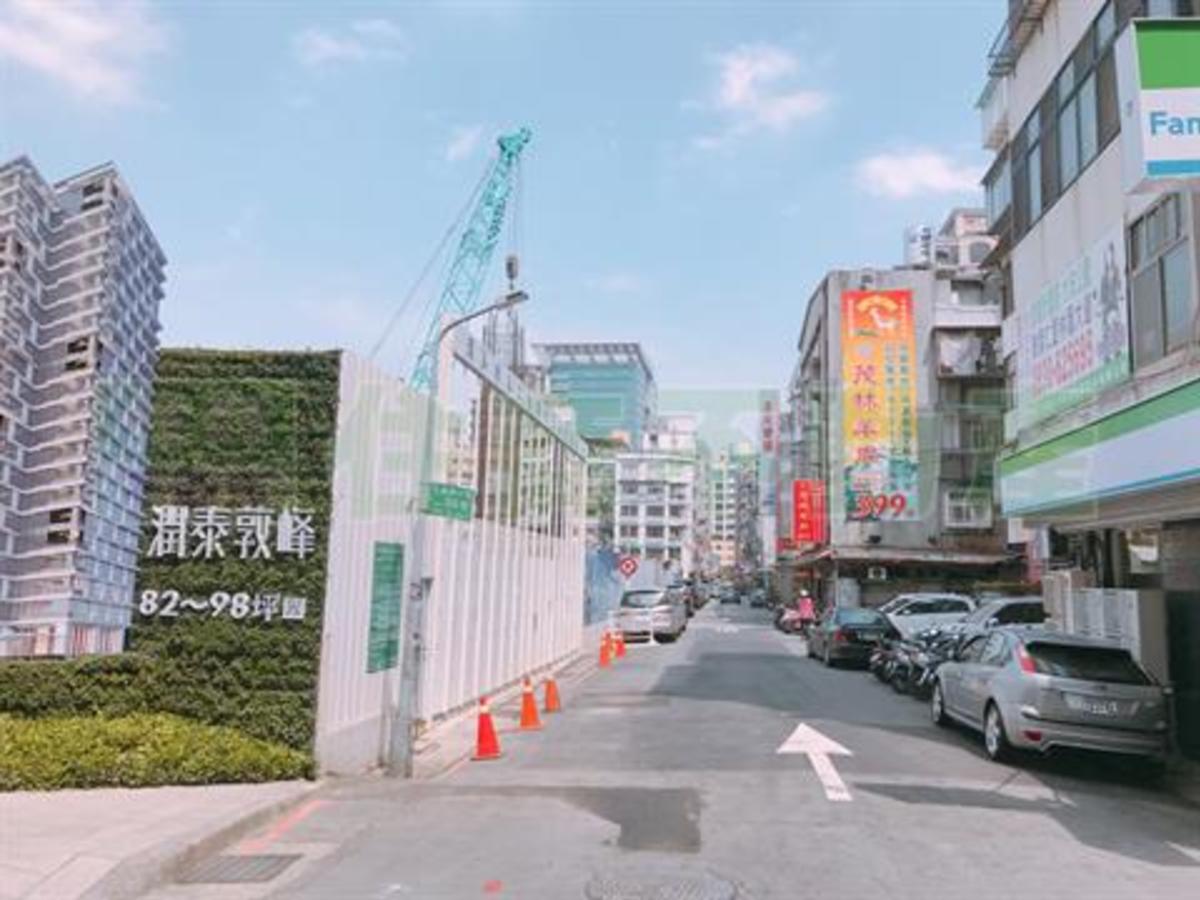 Songshan - XX Lane 366, Section 2, Bade Road, Songshan, Taipei 01
