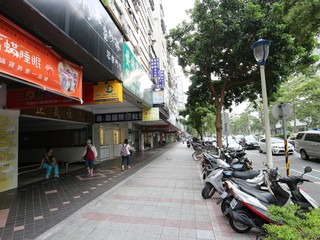 Daan - X Alley 4, Lane 216, Section 3, Zhongxiao East Road, Daan, Taipei 02
