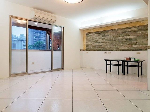 Xinyi - No. XX, Lane 119, Hulin Street, Xinyi District, Taipei City, Taiwan 110 01