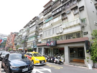 Songshan - X Alley 5, Lane 112, Section 4, Minsheng East Road, Songshan, Taipei 16