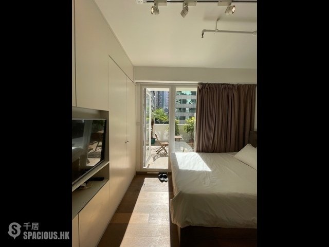 Sai Ying Pun - Koosing Building 01