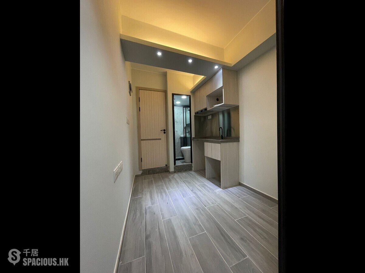 Sai Ying Pun - 32, Centre Street 01