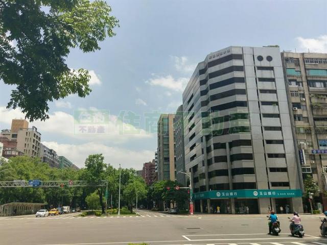 Daan - No. XXX, Section 1, Dunhua South Road, Da’an District, Taipei City, Taiwan 106 01