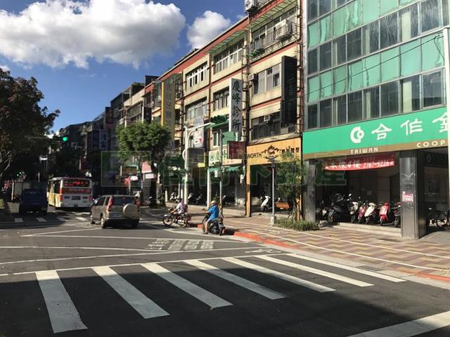Xinyi - No. XXX, Songshan Road, Xinyi District, Taipei City, Taiwan 110 01