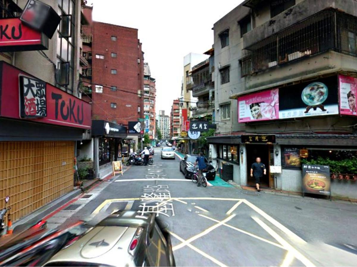 Xinyi - XX Alley 5, Lane 147, Section 1, Jilong Road, Xinyi, Taipei 01