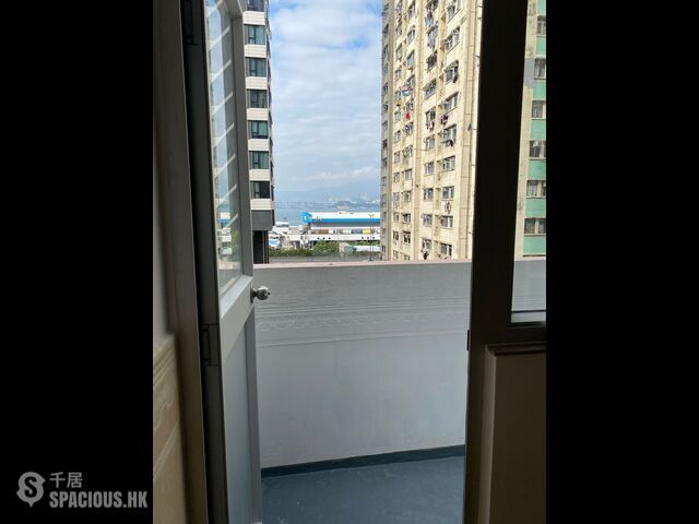 Sai Ying Pun - Lucky Building 01