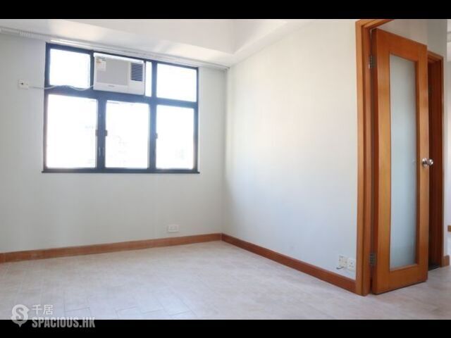 Wan Chai - 16, Tai Yuen Street 01