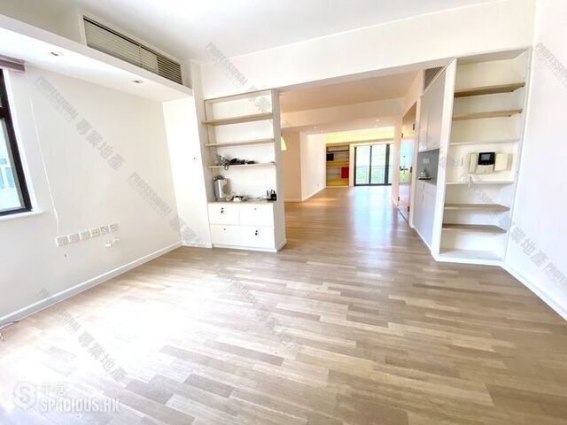 Sha Tin - Evergreen Villa 01