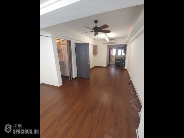 Central - 17-19, Li Yuen Street West 01