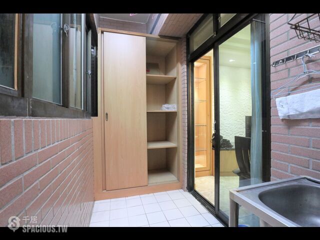 Datong - No. XXX, Minsheng W Rd, Datong District, Taipei City, Taiwan 103 01