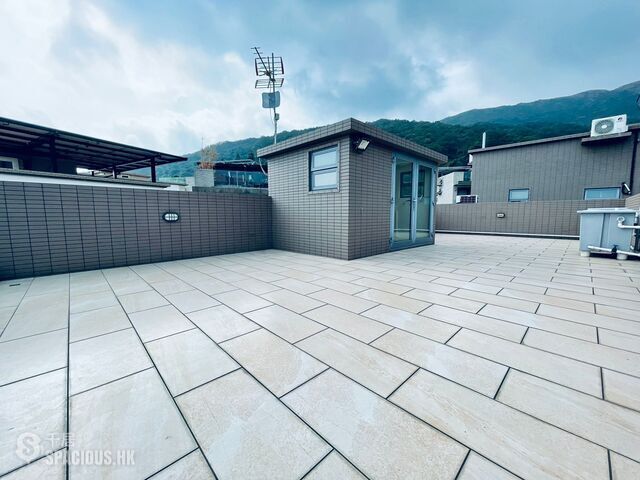 Peng Chau - Seaview Villas 01