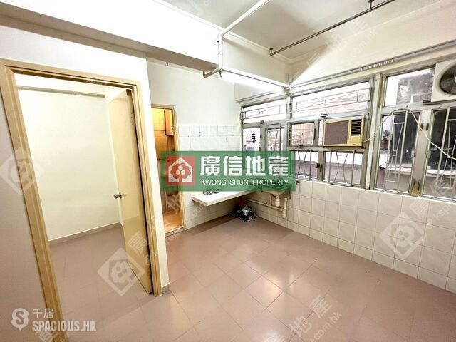 Yau Ma Tei - Yen Chun Mansion (Building) 01