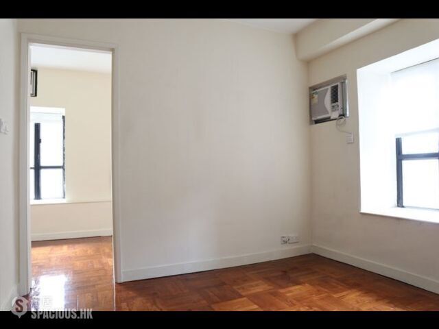 Wan Chai - 5, Tai Yuen Street 01