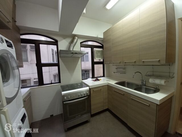Prince Edward - Fortune Court 01