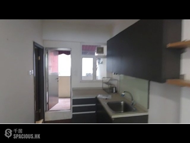 Central - 17-19, Li Yuen Street West 01