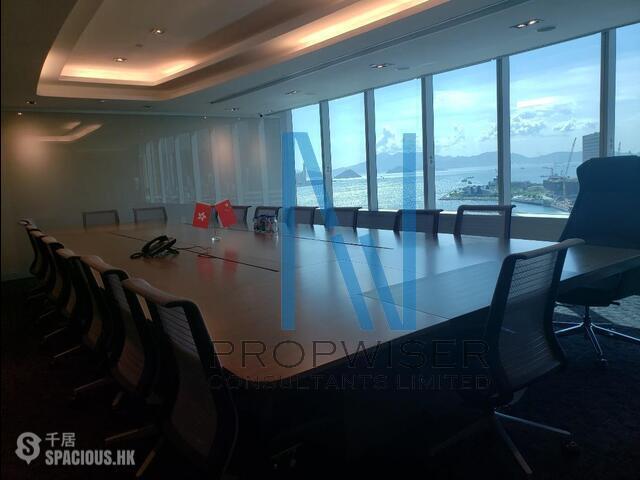 Tsim Sha Tsui - The Gateway Tower 2 01