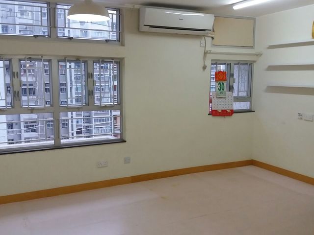 Tai Po - King Nga Court 01