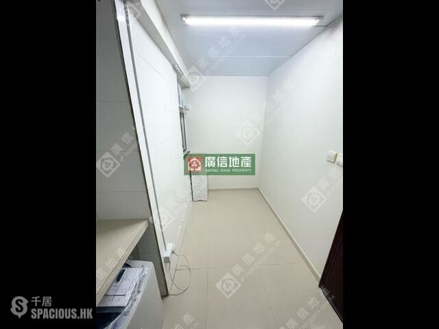 Mong Kok - Wah Tak Building 01