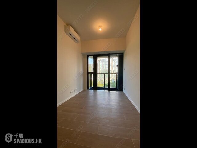 Gold Coast / So Kwun Wat - Oma Oma 01