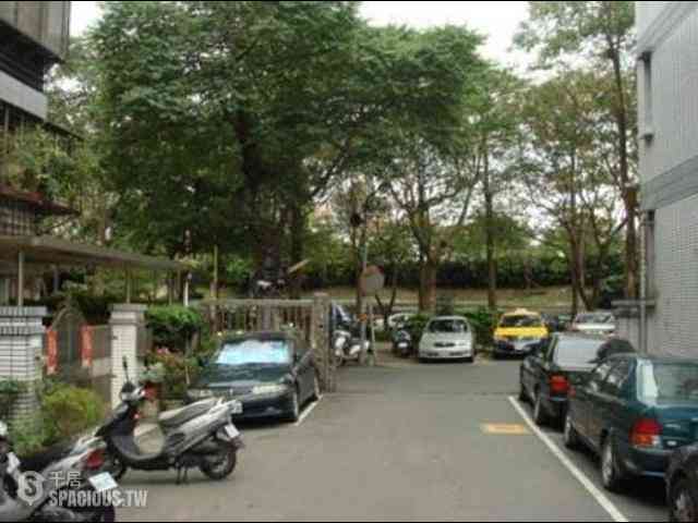 Shilin - No. XX, Lane 35, Huangxi Street, Shilin District, Taipei City, Taiwan 111 02