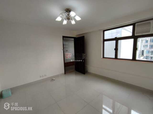 Beacon Hill - Broadway Towers 01