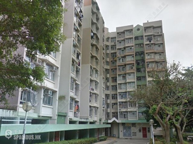 Chung Hom Kok - Lung Yan Court 01