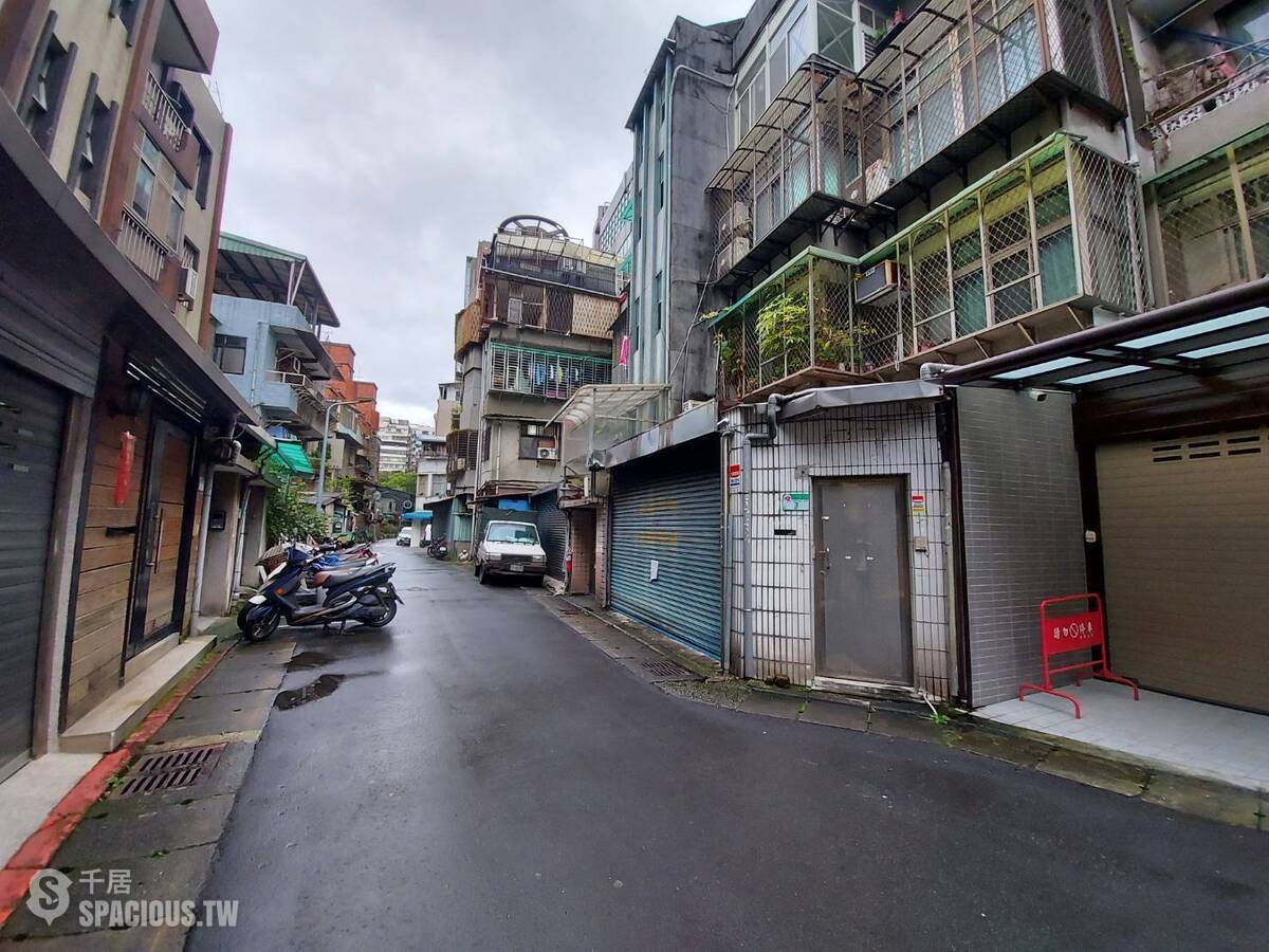Songshan - X Alley 13, Lane 366, Section 2, Bade Road, Songshan, Taipei 01