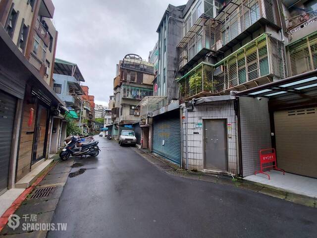Songshan - No. X, Alley 13, Lane 366, Section 2, Bade Road, Songshan District, Taipei City, Taiwan 105 01