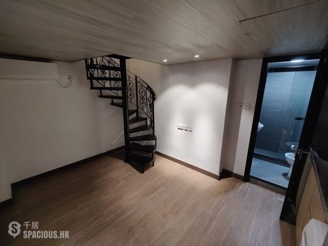 Sheung Wan - 20, Queen's Road West 01