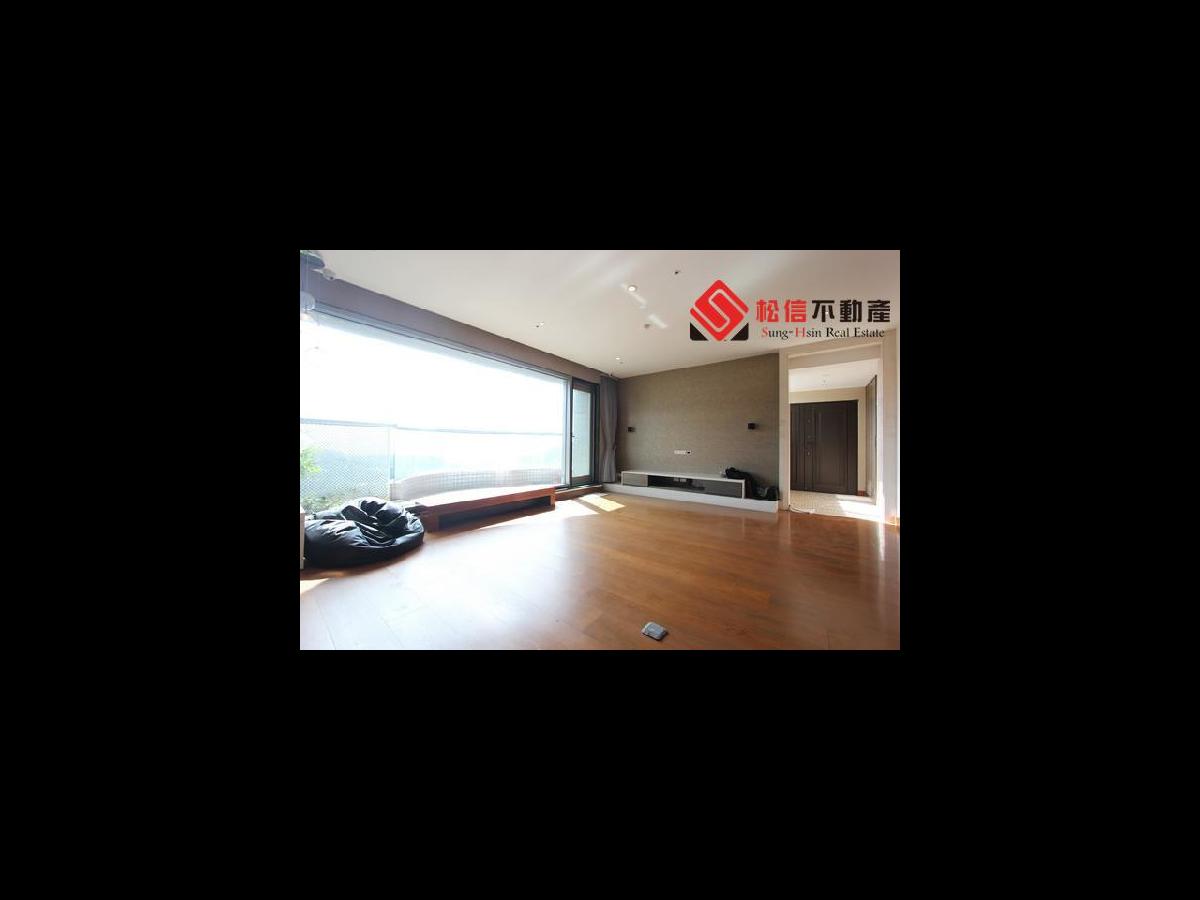 Shilin - No. XX-2, Zhongyong 1st Road, Shilin District, Taipei City, Taiwan 111 01