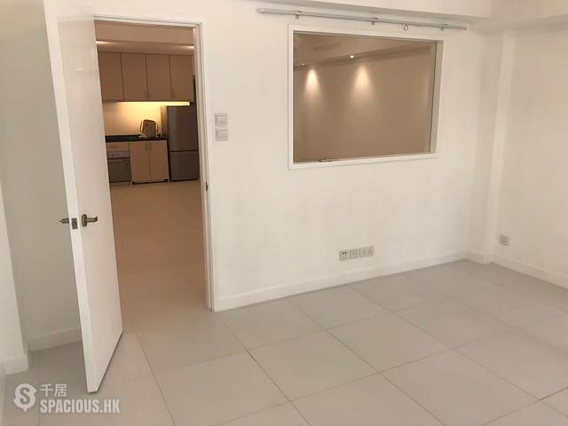 Sheung Wan - Tai Shing Building 01
