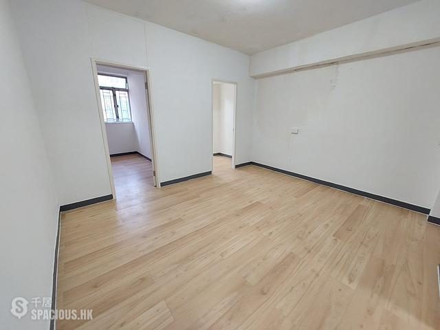Sai Ying Pun - 372-374, Queen's Road West 01