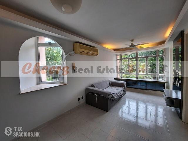 Chung Hom Kok - Lung Yan Court 01