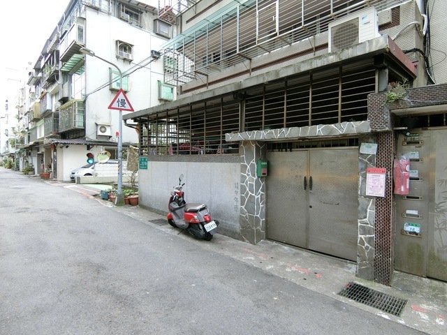 Xinyi - No. XX, Lane 197, Zhuangjing Road, Xinyi District, Taipei City, Taiwan 110 01
