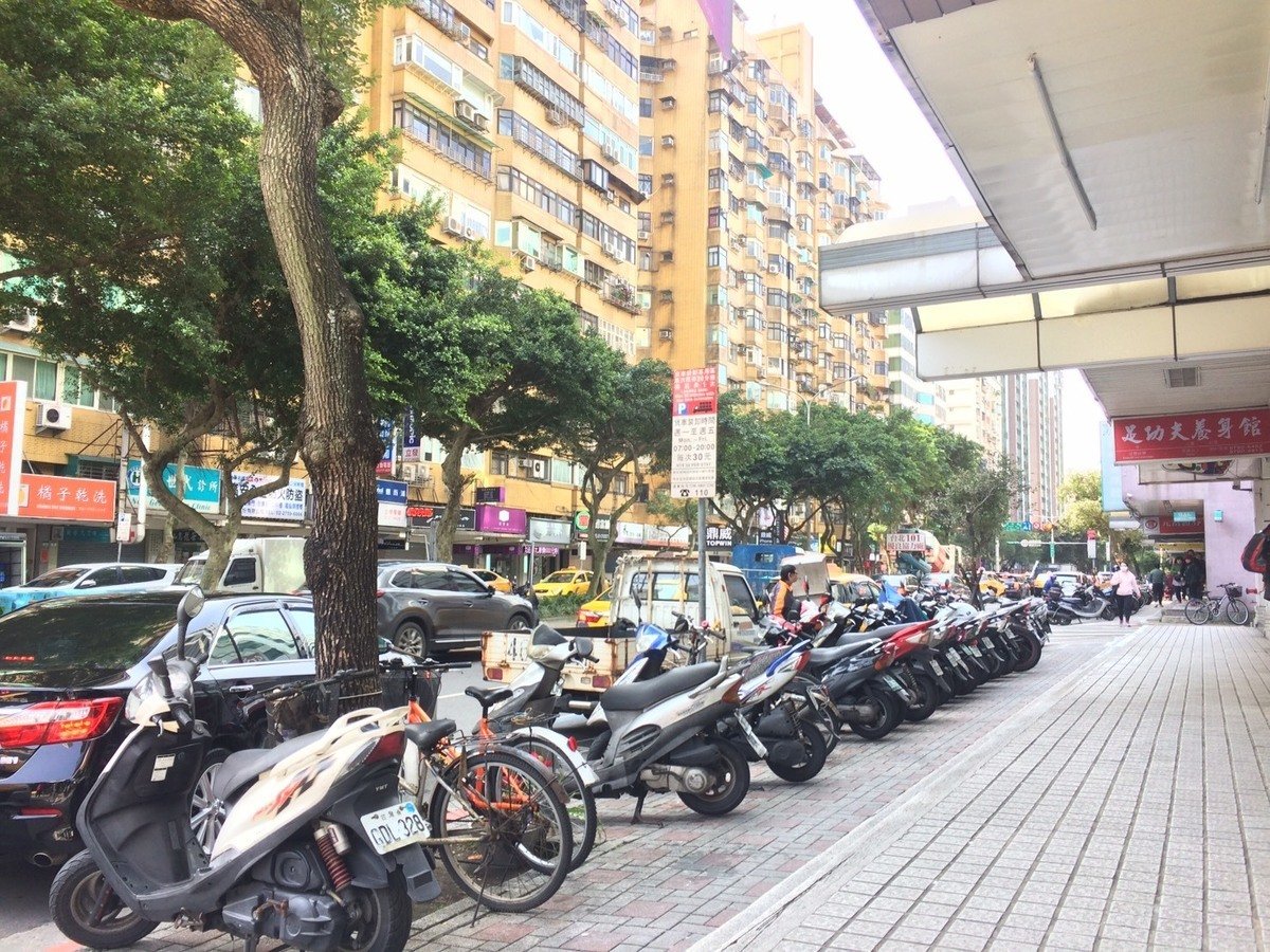 Xinyi - No. X, Songde Road, Xinyi District, Taipei City, Taiwan 110 01