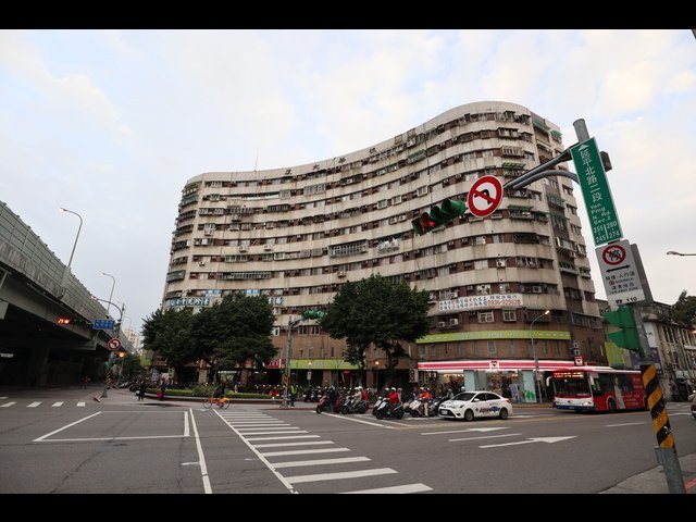 Datong - 103, Taiwan, Taipei City, Datong District, 延平北路二段XXX號 01