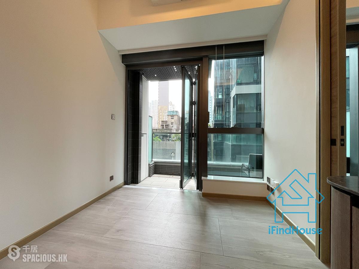 Sai Ying Pun - Two・Artlane 01