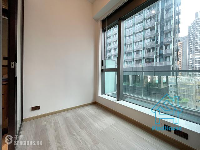 Sai Ying Pun - Two・Artlane 01