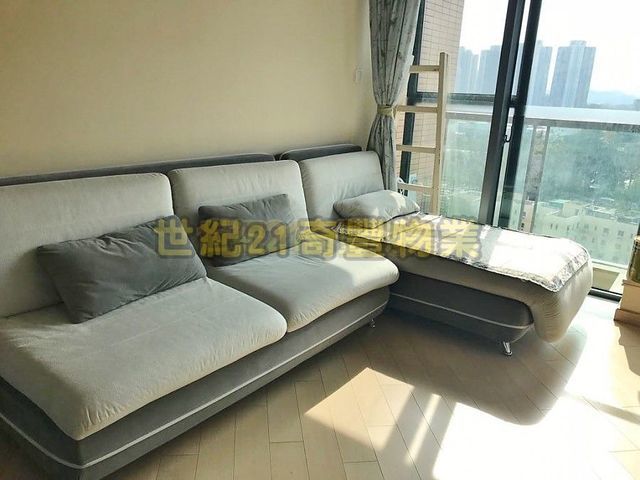 Luen Wo Hui - Mount One 01